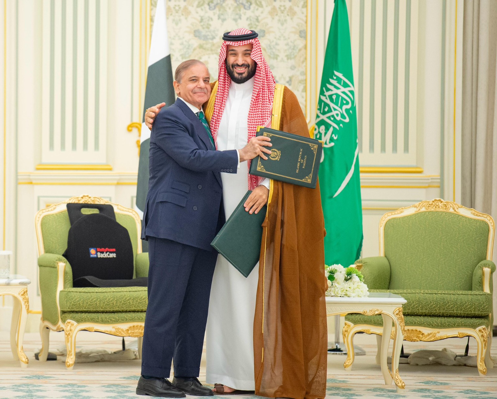 Pakistan and Saudi Arabia Sign Historic Strategic Mutual Defence Agreement