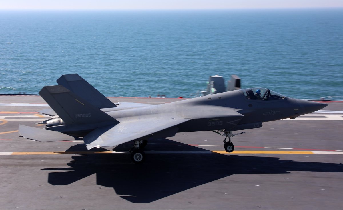Type 003 Fujian Carrier Successfully Launches J-35, KJ-600, and J-15 via Catapult