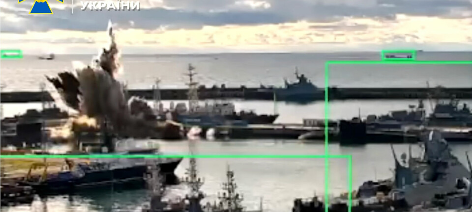 Attacking Submarine with Combat UUV: